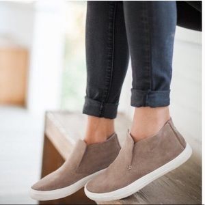 DOLCE VITA mid rise suede sneakers tan